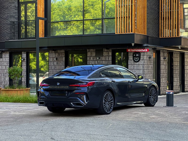BMW 840
